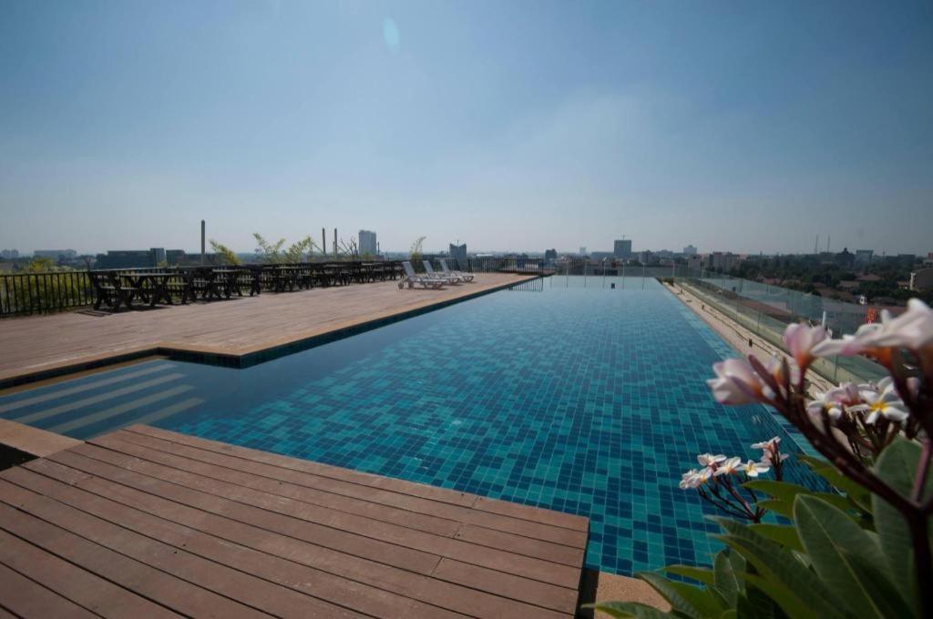 Sky City Hotel Vientiane Exterior photo