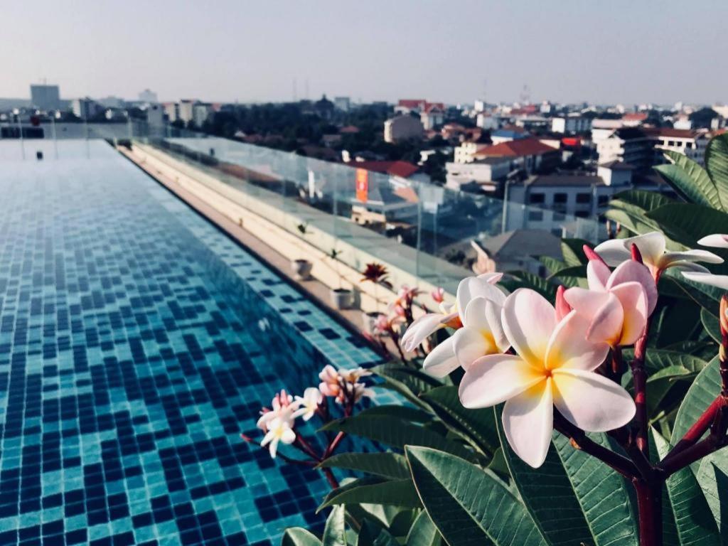 Sky City Hotel Vientiane Exterior photo